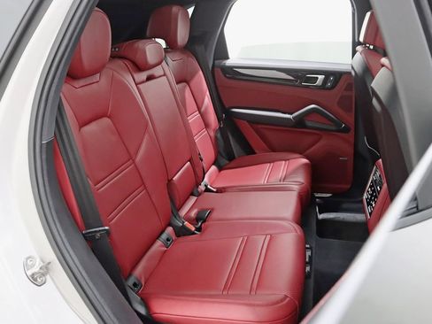 Used 2023 Porsche Cayenne S AWD/4WD image 28