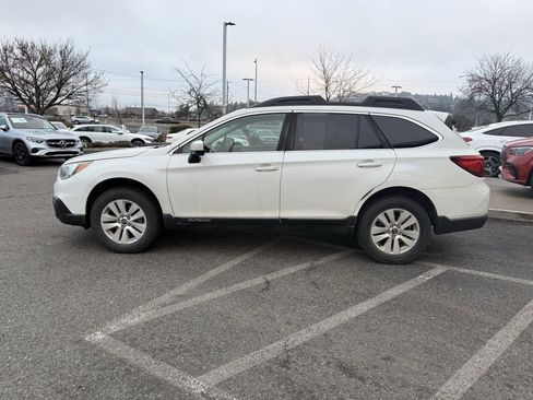 Used 2017 Subaru Outback 2.5i Premium image 4