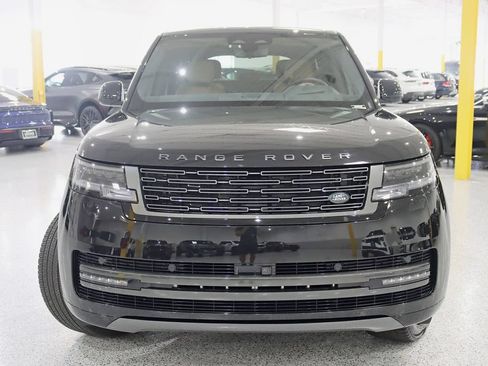 Used 2025 Land Rover Range Rover SE AWD/4WD image 9