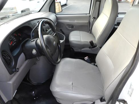 Used 1999 Ford E-350 and Econoline 350 Club Wagon image 14