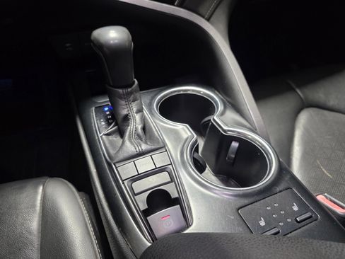 Used 2018 Toyota Camry XSE FWD image 19