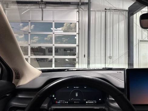 Used 2023 Lincoln Nautilus AWD w/ Premium Package image 9