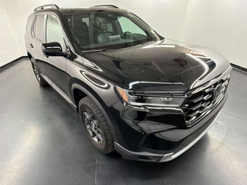 Certified 2025 Honda Pilot TrailSport image 7