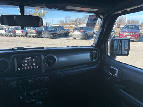 Used 2018 Jeep Wrangler Unlimited Sport S image 49