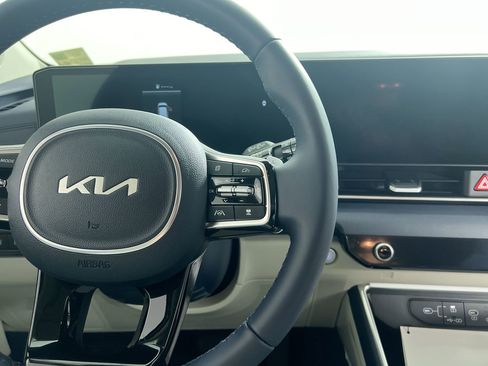 New 2026 Kia Carnival EX image 19