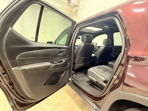 Used 2023 Chevrolet Traverse LT w/ LT Premium Package AWD/4WD image 28