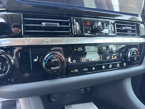 New 2026 Nissan Pathfinder SL w/ SL Premium Package AWD/4WD image 11
