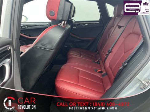 Used 2022 Porsche Macan w/ Premium Package Plus AWD/4WD image 30