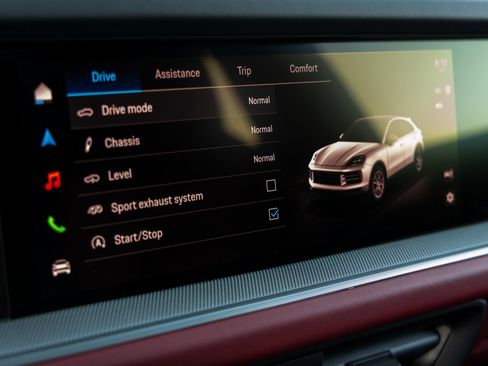 Certified 2025 Porsche Cayenne S image 34