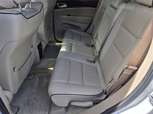 Used 2017 Jeep Grand Cherokee Overland image 11