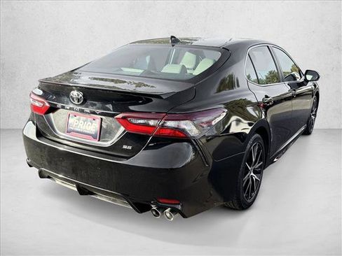 Used 2023 Toyota Camry SE image 5