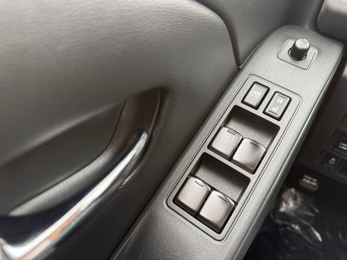 Certified 2025 Nissan Frontier SV w/ SV Convenience Package image 28