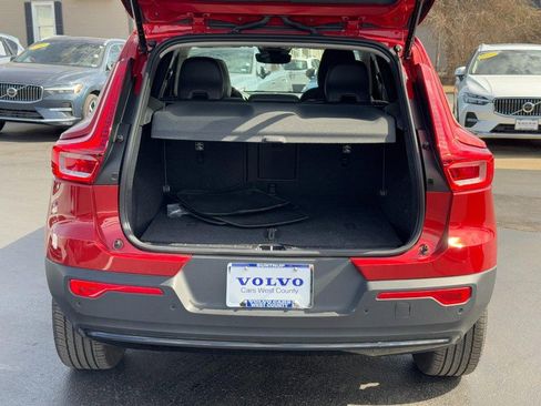 Certified 2025 Volvo XC40 B5 Plus image 5