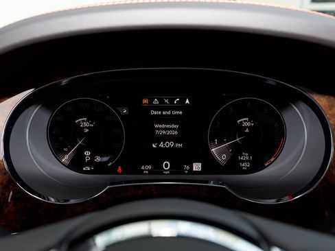 Certified 2023 Bentley Bentayga Extended Wheelbase AWD/4WD image 43