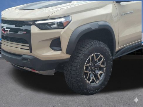 Used 2024 Chevrolet Colorado ZR2 w/ Technology Package AWD/4WD image 10