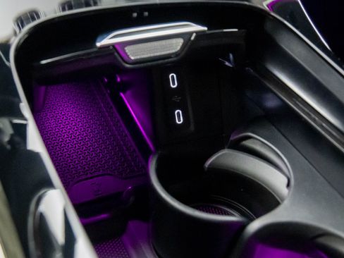 Used 2025 Mercedes-Benz GLC 350e 4MATIC image 28