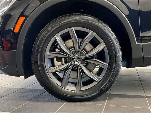 Certified 2023 Volkswagen Tiguan SE w/ Panoramic Sunroof Package AWD/4WD image 7