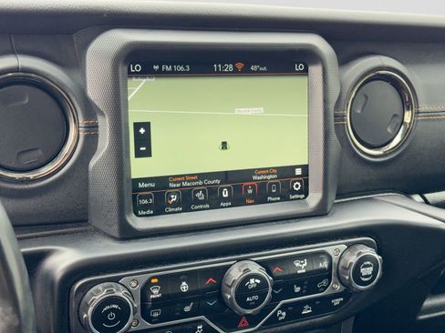 Used 2022 Jeep Wrangler Unlimited Sahara image 30