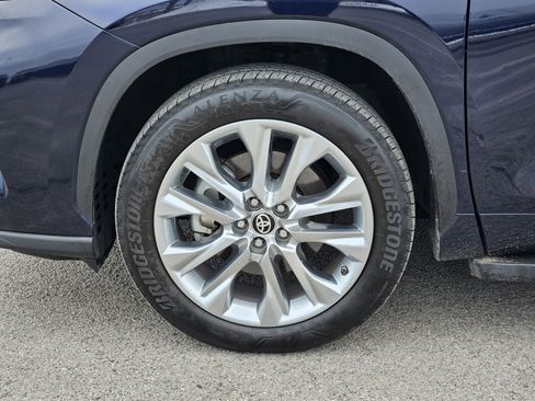 Used 2024 Toyota Highlander Limited image 11