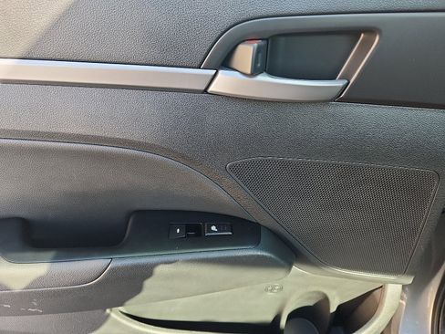 Used 2017 Hyundai Elantra Limited w/ Limited Ultimate Package 09 image 28