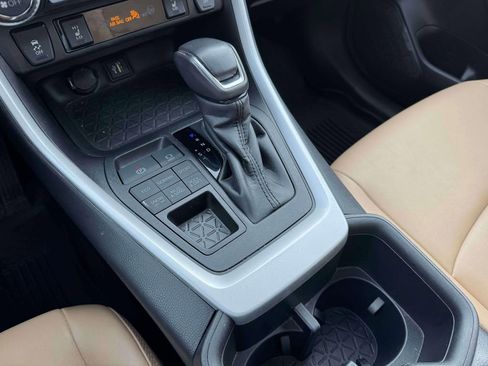 Used 2023 Toyota RAV4 XLE Premium image 31