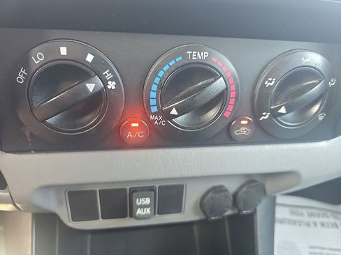 Used 2014 Toyota Tacoma PreRunner w/ Convenience Package image 17