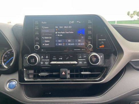 Used 2022 Toyota Highlander XLE image 46