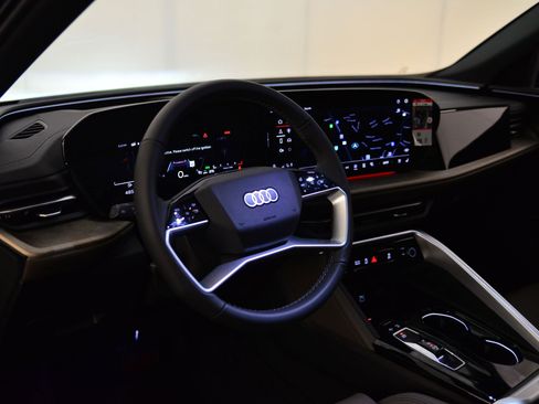 New 2025 Audi Q5 Premium Plus image 3