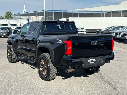 Used 2025 Toyota Tacoma TRD Off-Road w/ TRD Off Road Premium Package AWD/4WD image 5
