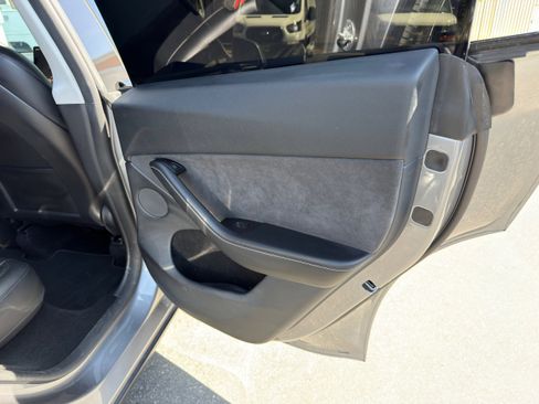 Used 2024 Tesla Model Y Performance image 13