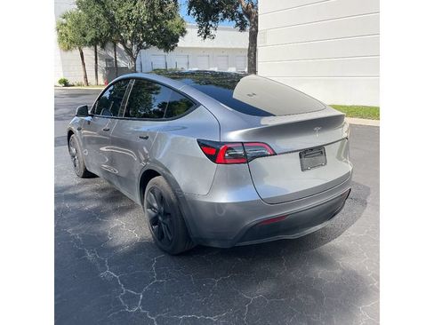 Used 2025 Tesla Model Y Long Range AWD/4WD image 2
