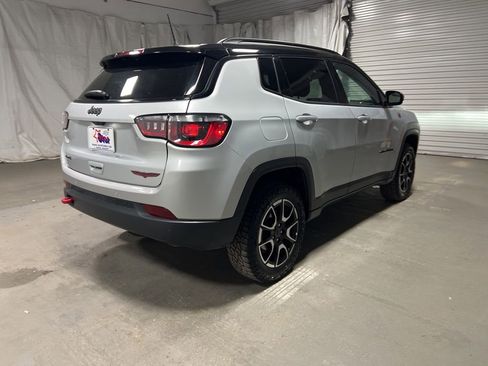 Used 2025 Jeep Compass Trailhawk image 7