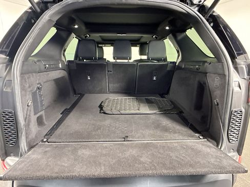 Used 2020 Land Rover Discovery SE image 35