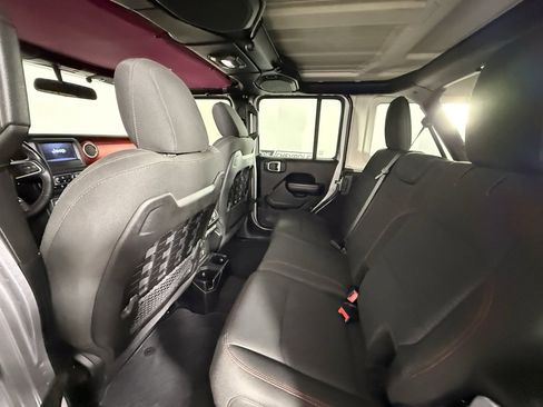 Used 2018 Jeep Wrangler Unlimited Rubicon w/ Cold Weather Group image 15