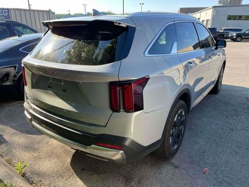 Used 2025 Kia Sorento S w/ Panoramic Sunroof Package image 2