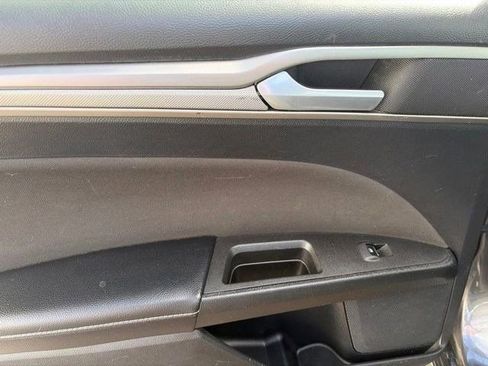 Used 2019 Ford Fusion SE FWD image 32