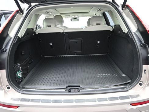 New 2026 Volvo XC60 B5 Ultra w/ Protection Package Premier image 17