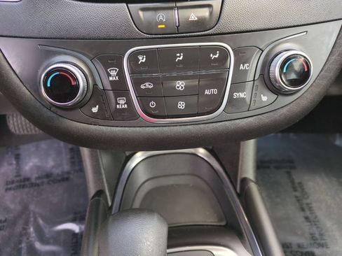 Used 2022 Chevrolet Malibu LT FWD image 23