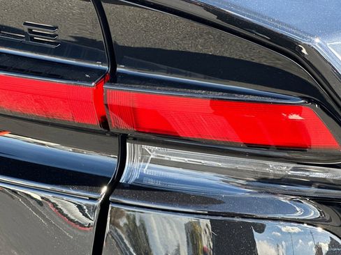 New 2026 Toyota Prius FWD image 32