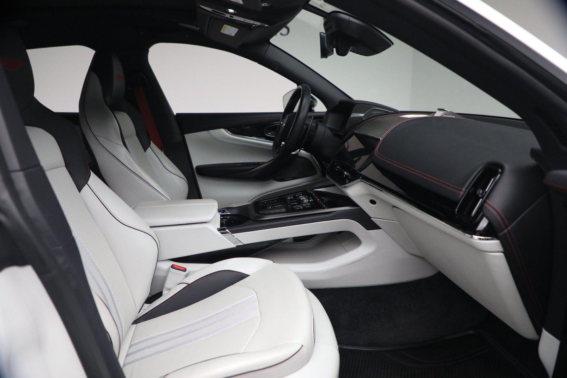 Used 2025 Aston Martin DBX 707 AWD/4WD image 22