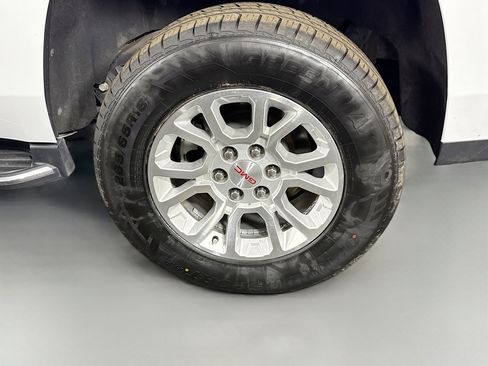 Used 2019 GMC Yukon SLT image 36