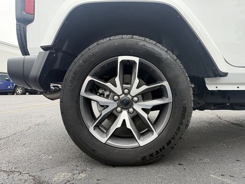 Certified 2024 Jeep Wrangler Unlimited w/ Convenience Group AWD/4WD image 8