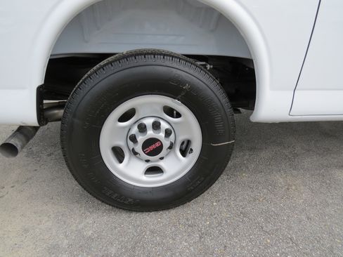 Used 2025 GMC Savana 3500 w/ Driver Convenience Package image 9