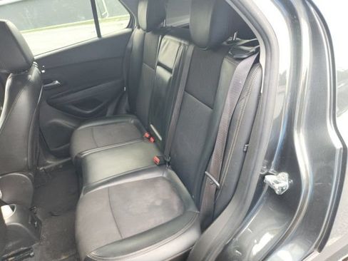 Used 2018 Chevrolet Trax LT w/ LT Convenience Package FWD image 14