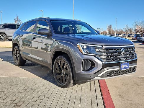 Certified 2024 Volkswagen Atlas Cross Sport SE image 4