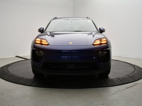 Certified 2025 Porsche Macan 4S Electric AWD/4WD image 10