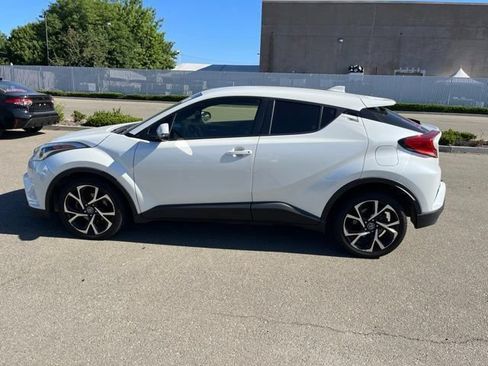 Used 2019 Toyota C-HR XLE FWD image 8