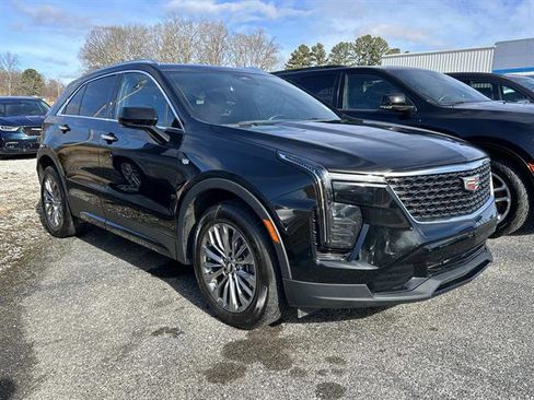 Used 2024 Cadillac XT4 Premium Luxury image 2