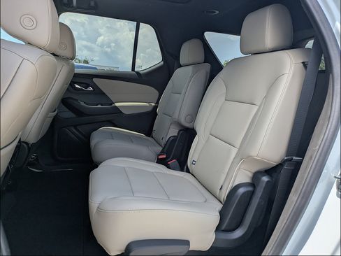 Used 2023 Chevrolet Traverse LT w/ LT Premium Package FWD image 15