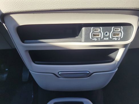 Used 2023 Chrysler Voyager LX image 30